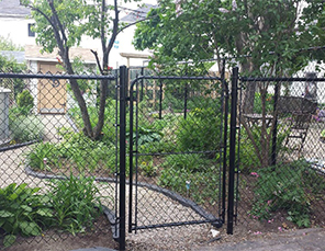 Installation de clôture, travaux effectués à Boucherville sur la rive-sud de Montréal