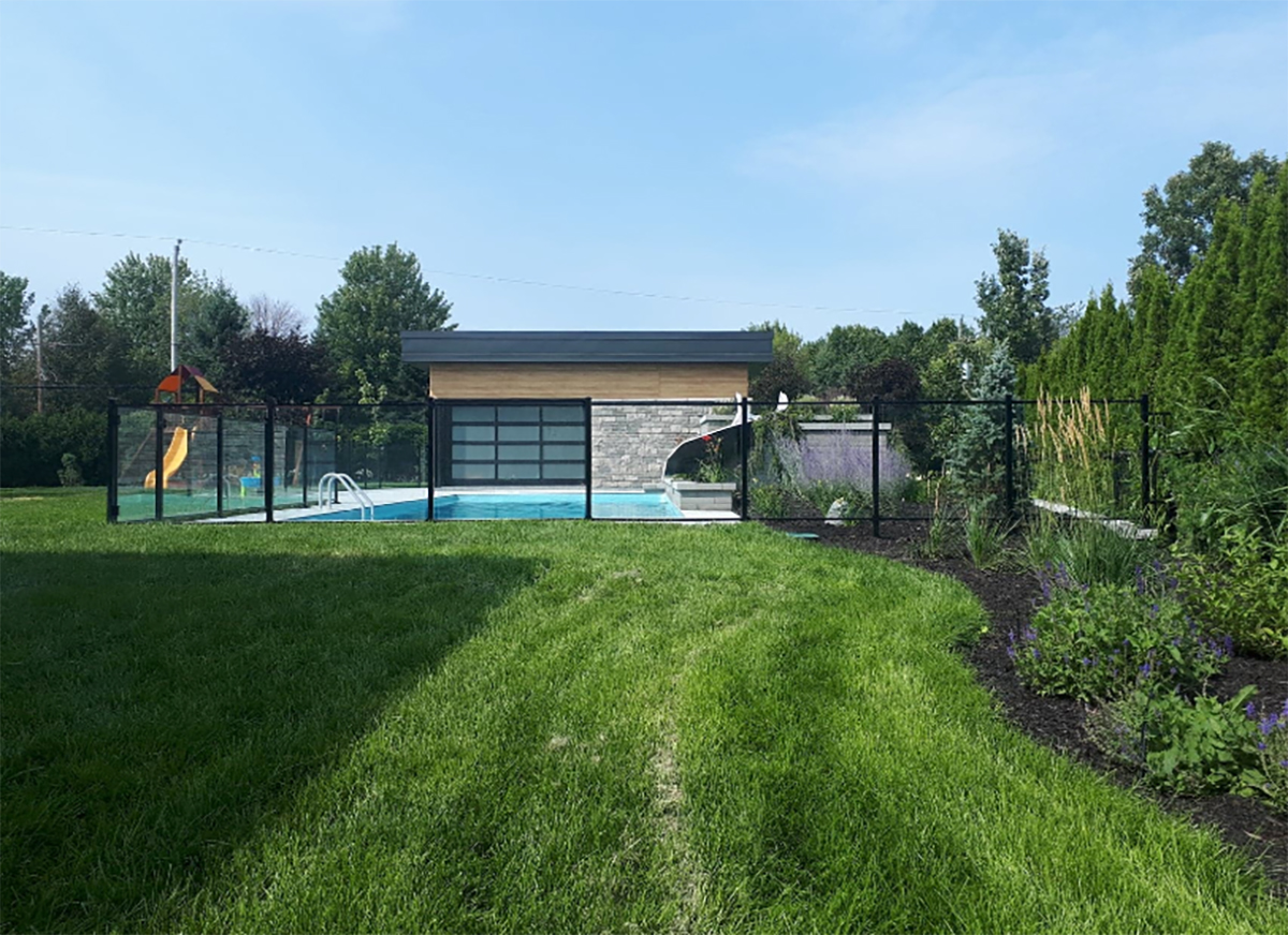 Installation de cloture en verre avec cadre a Boucherville